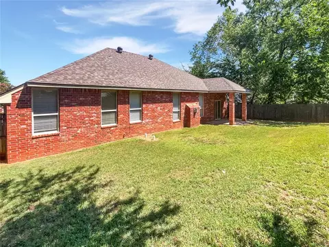 Exterior - 2104 Wheaton Dr, Norman, OK 73071 photo 2 of 2