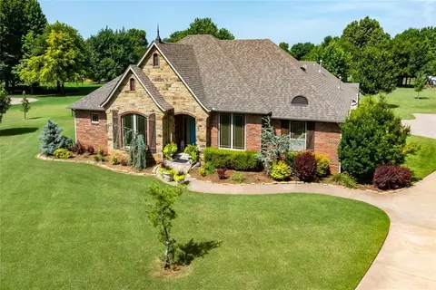 1509 S Clear Springs Rd, Mustang, OK 73064