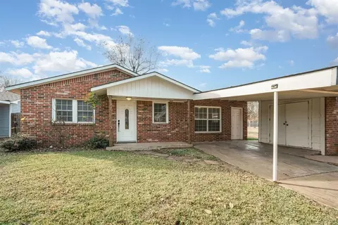 414 N 8th St, Noble, OK 73068