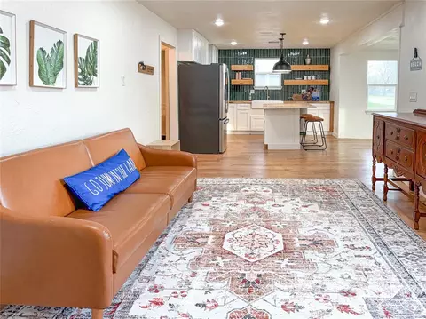 Living - 205 Duffee Ave, Eufaula, OK 74432 photo 3 of 3