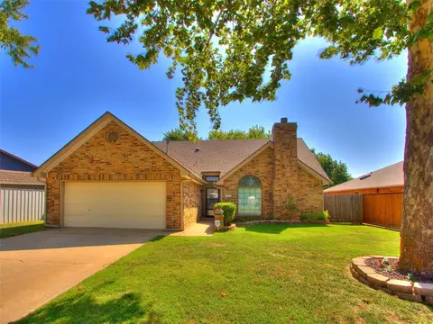 2412 E Park Pl, Moore, OK 73160