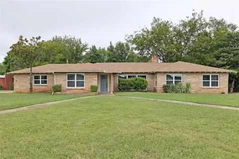 2820 Bella Vista Dr, Midwest City, OK 73110
