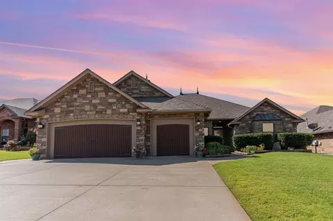 2608 SE 8th St, Moore, OK 73160