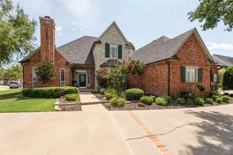 6104 Laquinta Dr, Edmond, OK 73025