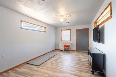 626 E Benton Ave, Sayre, OK 73662 photo 8