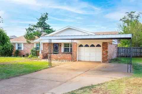 626 E Benton Ave, Sayre, OK 73662