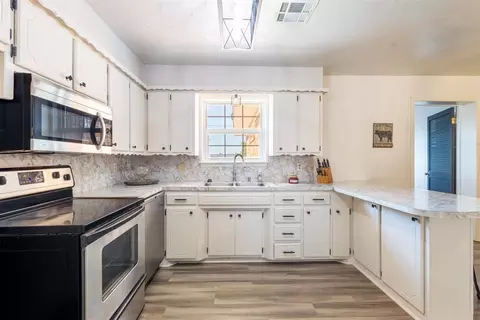 626 E Benton Ave, Sayre, OK 73662 photo 6