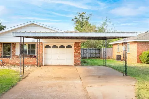 626 E Benton Ave, Sayre, OK 73662 photo 2