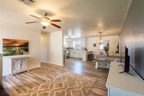 626 E Benton Ave, Sayre, OK 73662 photo 3