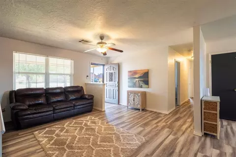 626 E Benton Ave, Sayre, OK 73662 photo 4