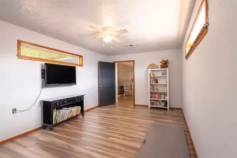 626 E Benton Ave, Sayre, OK 73662 photo 9