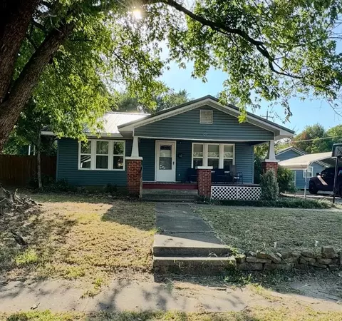 127 N 6th St, Okemah, OK 74859