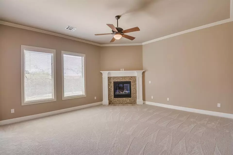 Living - 928 NW 191st St, Edmond, OK 73012 photo 1 of 2