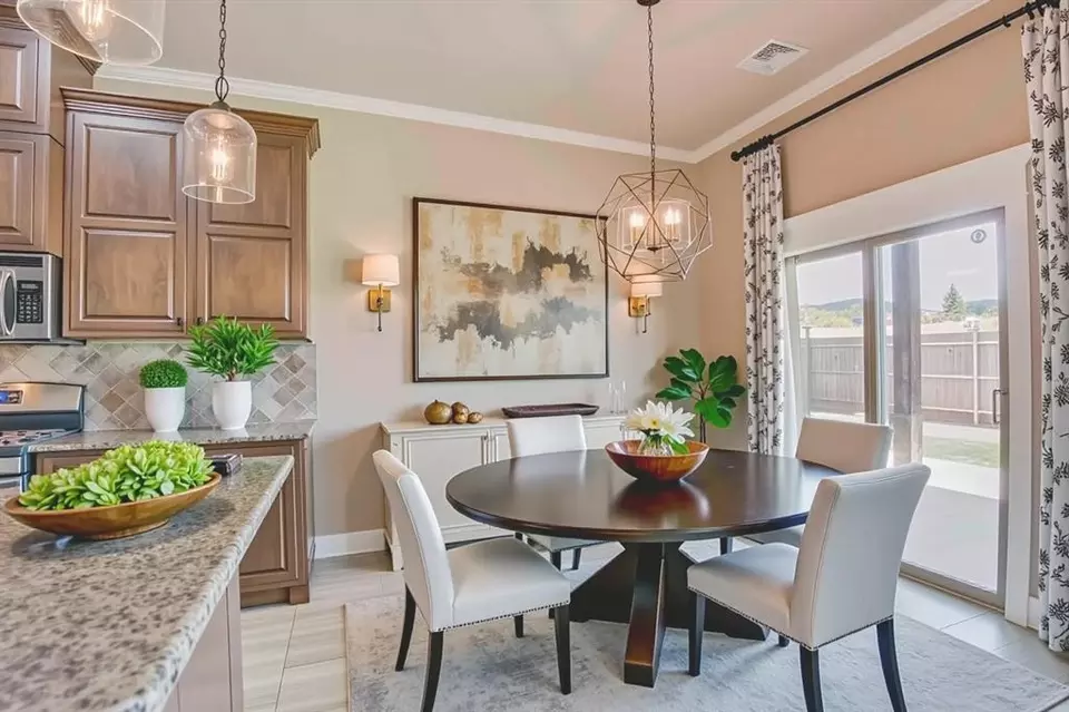 Dining - 928 NW 191st St, Edmond, OK 73012 photo 1 of 1