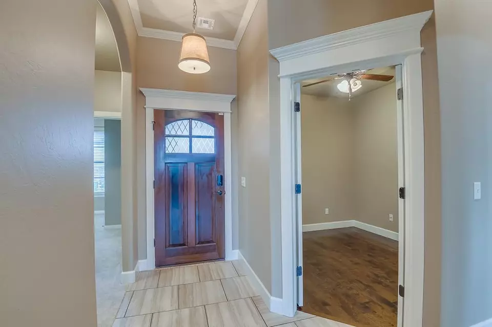 Entry Way - 928 NW 191st St, Edmond, OK 73012 photo 1 of 4