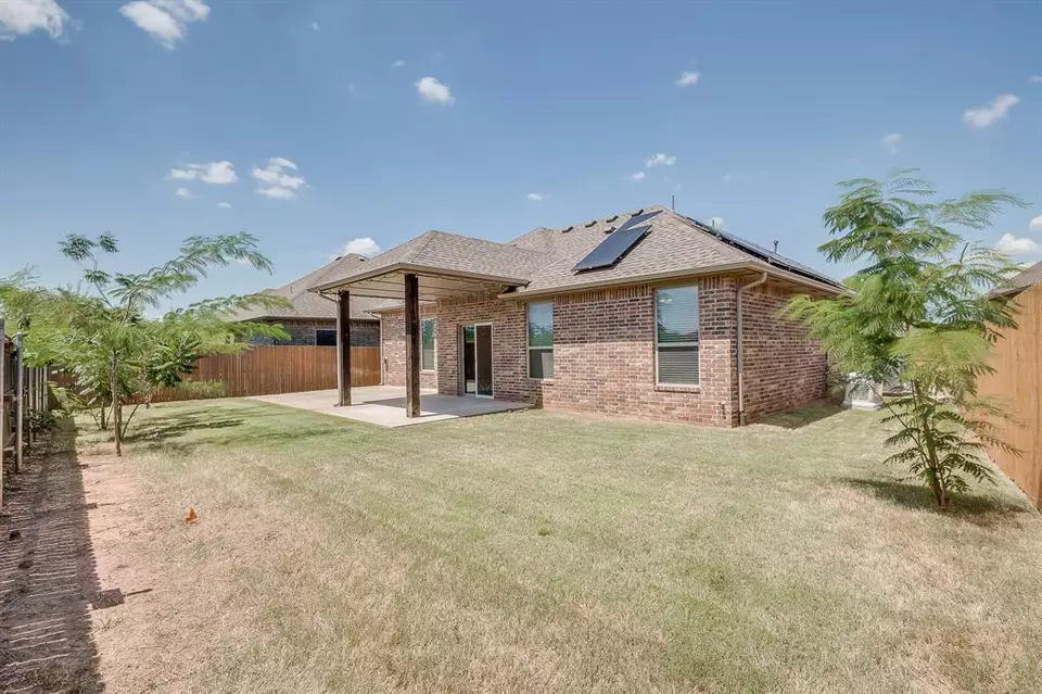Exterior - 928 NW 191st St, Edmond, OK 73012 photo 5 of 5