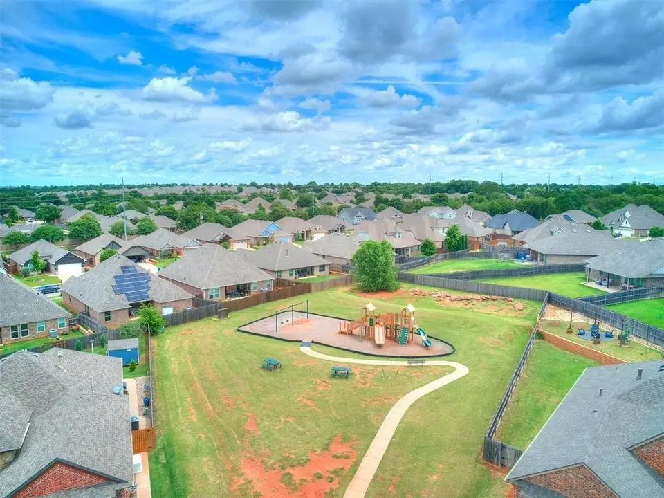 View/Area - 928 NW 191st St, Edmond, OK 73012 photo 2 of 2
