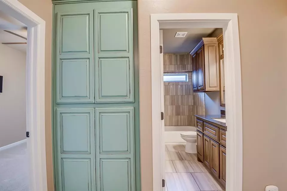 Entry Way - 928 NW 191st St, Edmond, OK 73012 photo 3 of 4