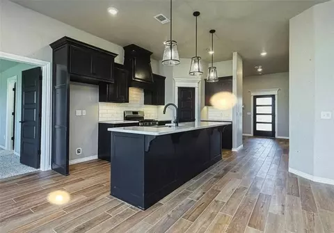 9025 NW 125th St, Yukon, OK 73099