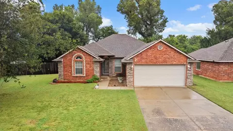 832 Shady Creek Ln, Yukon, OK 73099