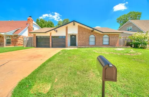 1120 Cavalier St, Moore, OK 73160