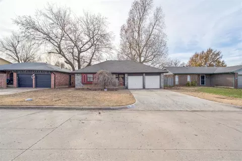 1052 NW 7th Pl, Moore, OK 73160