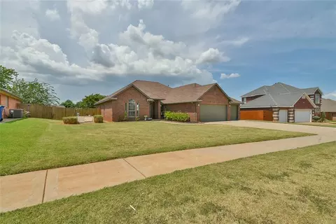 309 N Topaz Way, Mustang, OK 73064