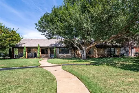 1723 Drakestone Ave, Nichols Hills, OK 73120