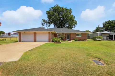 414 Spurlin Dr, Sayre, OK 73662