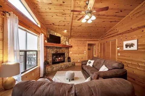 Living - 40 Fish Hook Rd, Broken Bow, OK 74728 photo 2 of 2