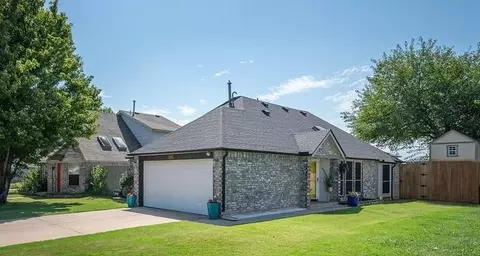 1802 SW 21st St, Moore, OK 73170