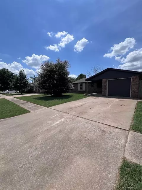 1209 Dreessen Dr, Moore, OK 73160