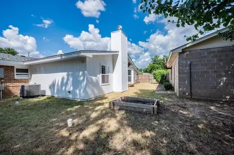 Exterior - 1502 Denison Dr, Norman, OK 73069 photo 3 of 4