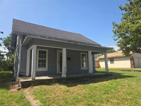 208 W Apache St, Marlow, OK 73055