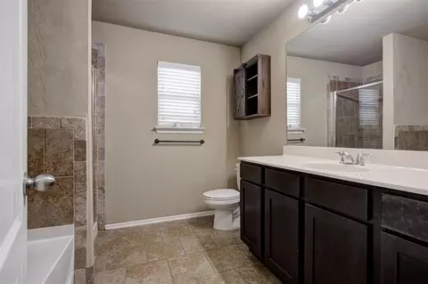 Bath - 9608 Ella Ln, Moore, OK 73160 photo 1 of 5