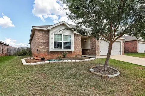 Exterior - 9608 Ella Ln, Moore, OK 73160 photo 3 of 9