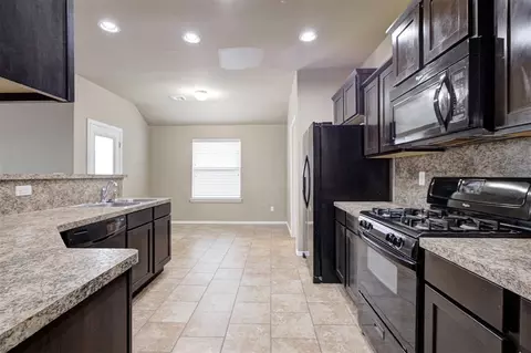 Kitchen - 9608 Ella Ln, Moore, OK 73160 photo 4 of 4