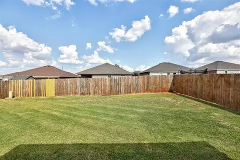 Exterior - 9608 Ella Ln, Moore, OK 73160 photo 6 of 9