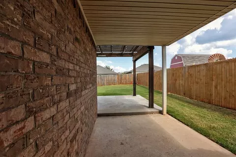 Exterior - 9608 Ella Ln, Moore, OK 73160 photo 4 of 9