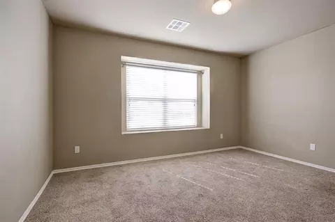 Bedroom - 9608 Ella Ln, Moore, OK 73160 photo 5 of 9