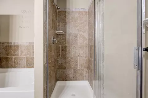 Bath - 9608 Ella Ln, Moore, OK 73160 photo 2 of 5