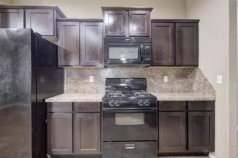 Kitchen - 9608 Ella Ln, Moore, OK 73160 photo 3 of 4