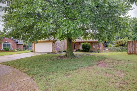 2302 Linfield Ct, Norman, OK 73071