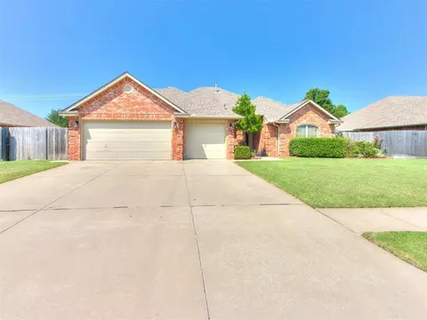 3205 Birch Dr, Moore, OK 73170