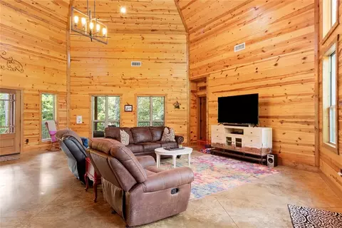Living - 69 White Tail Cir, Broken Bow, OK 74728 photo 2 of 5