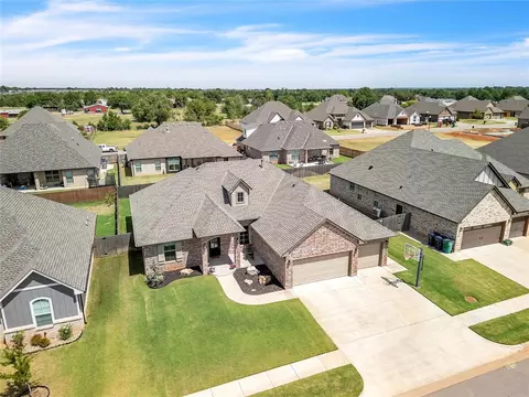 11617 SW 56th St, Mustang, OK 73064
