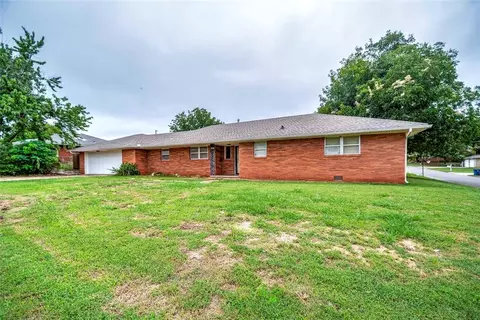 200 N Dewey Ave, Chandler, OK 74834