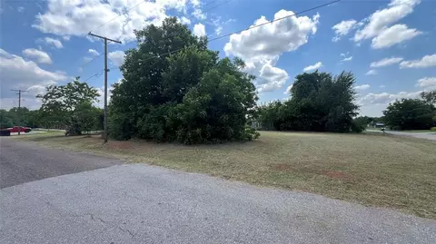 711 S Locust St, Guthrie, OK 73044
