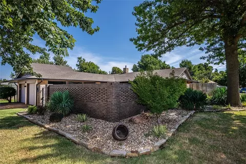 2912 N Shannon Ave, Bethany, OK 73008