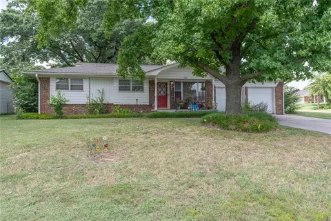 502 S 9th St, Tecumseh, OK 74873
